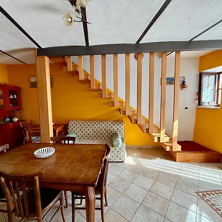 Dimora - L Antico Fienile Del Castello דירה