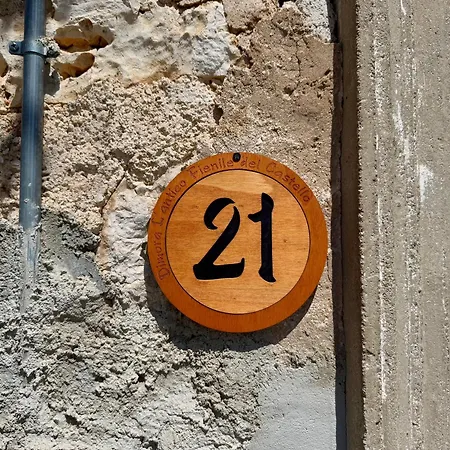 דירה Dimora - L Antico Fienile Del Castello קסטל דה מונטה