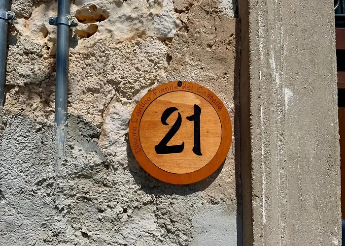 דירה Dimora - L Antico Fienile Del Castello קסטל דה מונטה